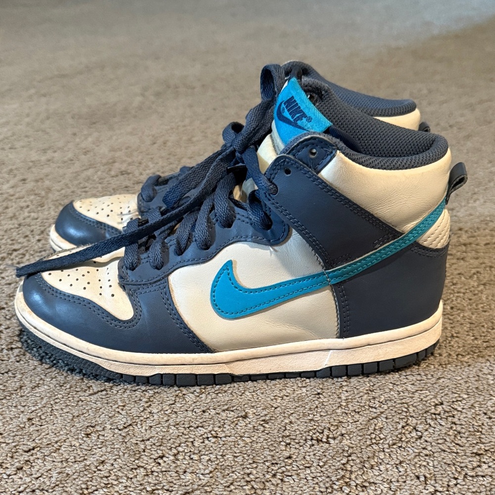 Nike Dunk High
Light Bone Diffused Blue 4.5Y